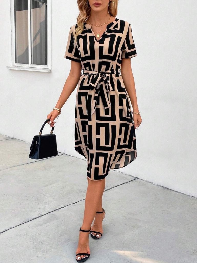Kadın Kısa Kollu V Yakalı Desenli Kuşaklı Süprem Elbise - Görsel 3