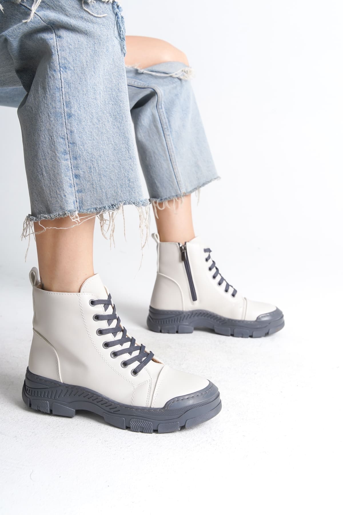 BLOOM Bağcıklı Fermuarlı Ortopedik Taban Kadın Bot CGT - Krem