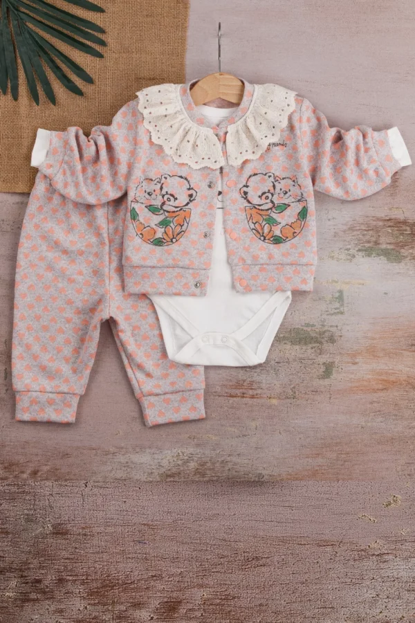 Brode İşlemeli Kalp Desenli 3'lü Hırkalı Kız Bebek Takım