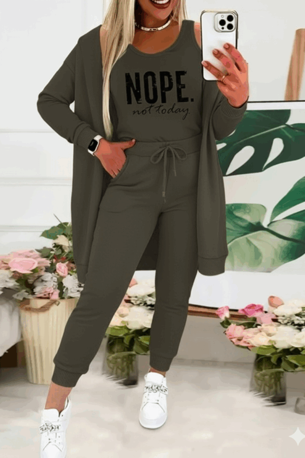 Kadın Askılı Yuvarlak Yaka Yazılı Viskon Iki Iplik Bluz Ceket Ve Pantolon 3lü Takım