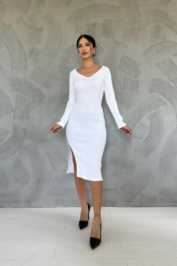 Beyaz Eteği Yırtmaçlı Triko Elbise