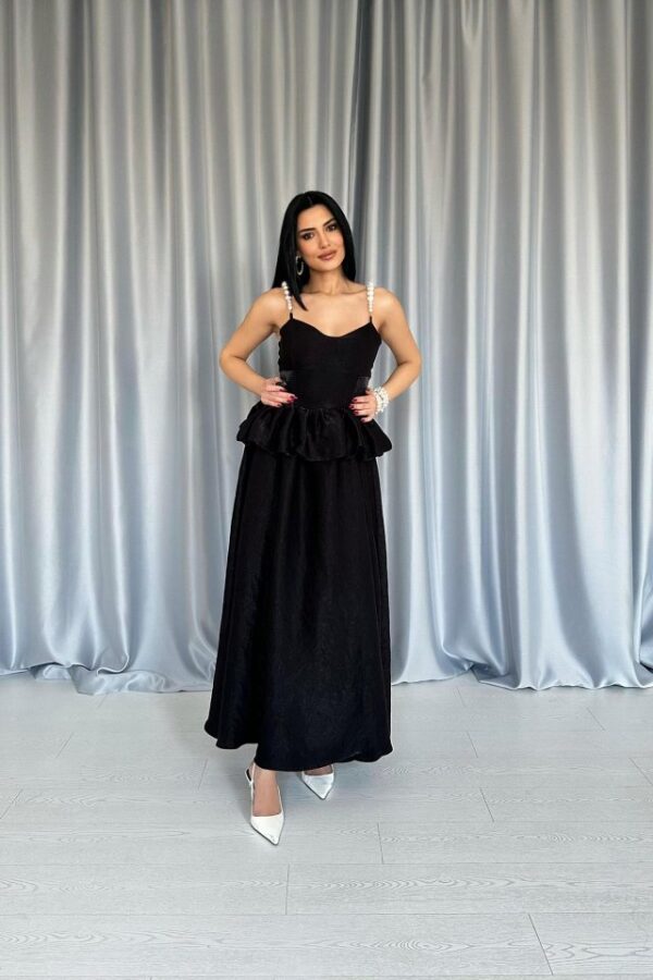 Siyah Beli Büzgülü İnci Askılı Uzun Elbise