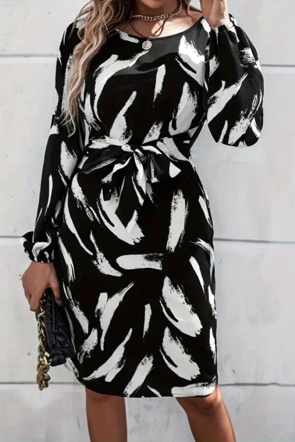 Kadın Uzun Kollu Yuvarlak Yaka Belden Kuşaklı Hazır Desenli Midi Krep Elbise