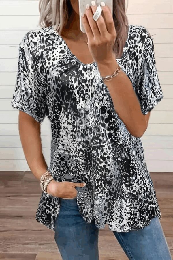 Kadın V Yaka Renkli Leopar Desen Büzgü Detay Süprem Bluz