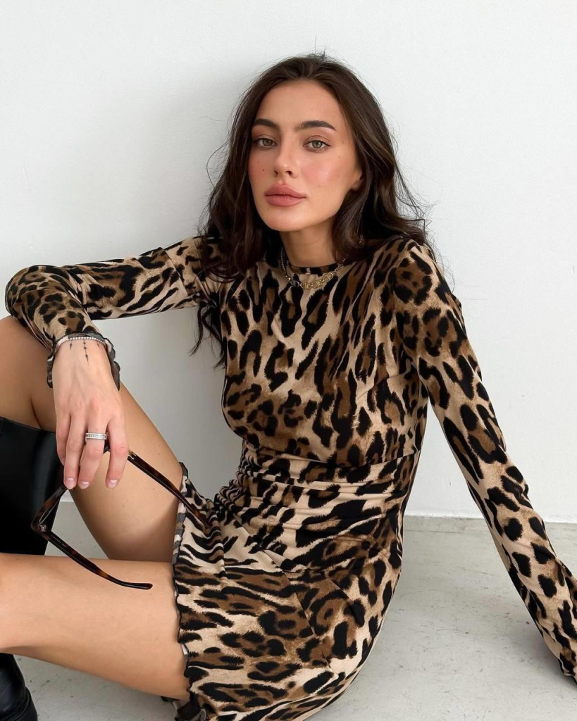 Kadın Uzun Kollu Sırtı Açık Bağlamalı Leopar Desenli Kısa Dalgıç Elbise - Görsel 3