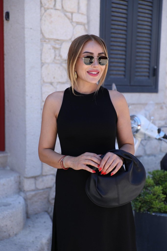 Kadın Omuzlardan Açık Arkadan Aksesuar Detaylı Yırtmaçlı Janjan Krep Elbise - Görsel 4