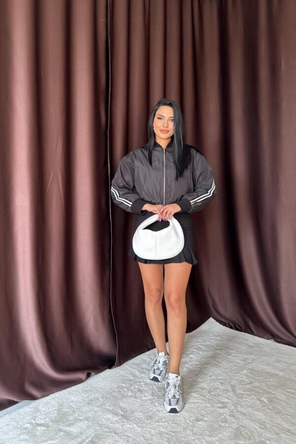 Siyah Yanları Şeritli Kısa Ceket