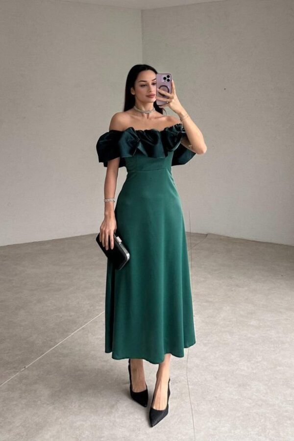 Zümrüt Omuz Büzgülü Saten Elbise