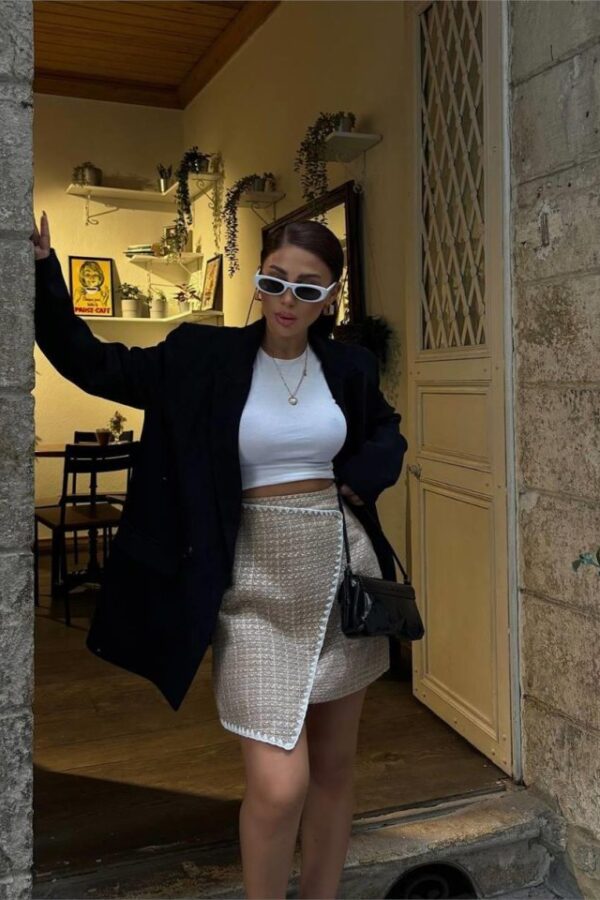 ŞANEL  KAPAKLI ÇOBAN DİKİŞ DETAYLI KISA ETEK - Beyaz