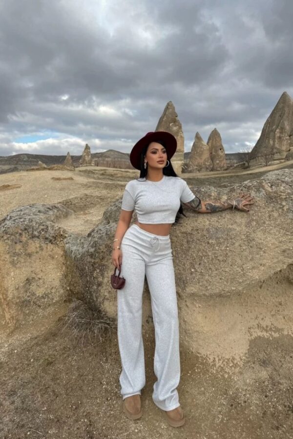 Kadın Kısa Kollu Bluz Ve Yüksek Bel Bol Baça Pantolon Ikili Takım