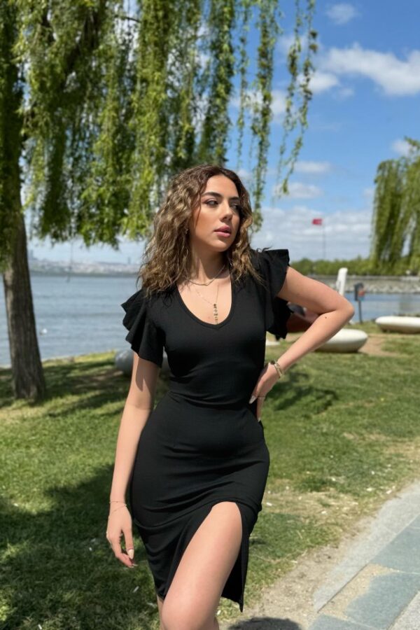 Kadın Kısa Kollu V Yakalı Kolları Volanlı Yandan Yırtmaçlı Kısa Janjan Krep Elbise