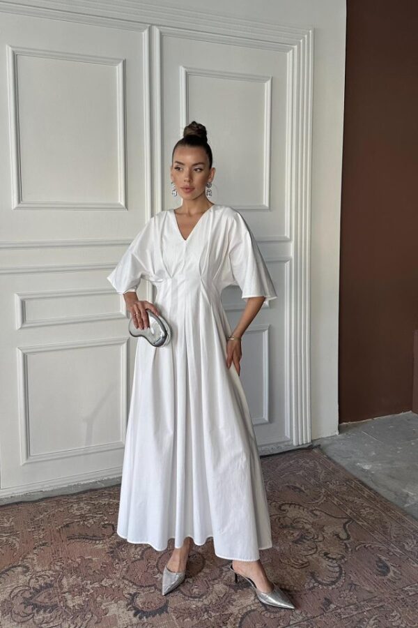 Beyaz Pileli Uzun Elbise