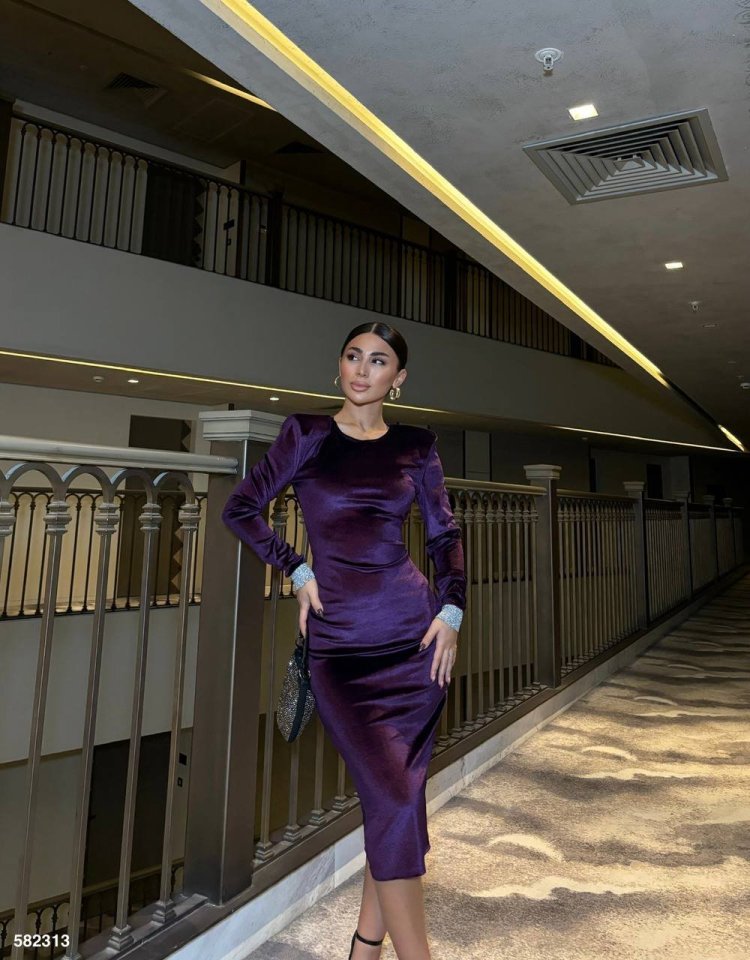 Kadın Bisiklet Yaka Vatkalı Manşet Detay Kadife Kumaş Midi Boy Elbise - Görsel 7