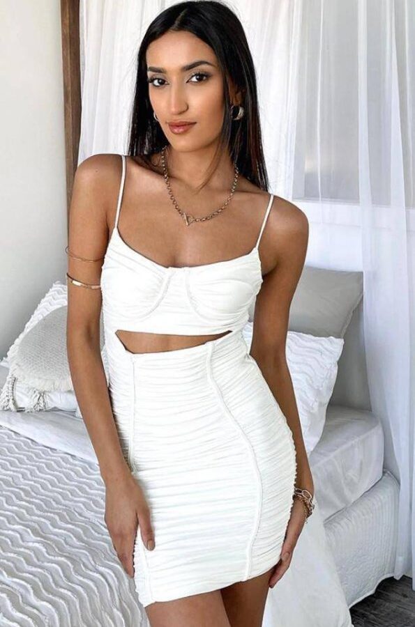 Kadın Omuz Askılı Göbek Ve Sırt Dekolteli Gipe Ve Büzgü Detay Fırsat ürün Mini Elbise