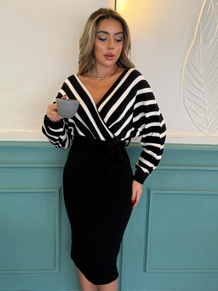 Uzun Kollu Kruvaze Yaka çizgi Desenli Kısa Triko Elbise - Görsel 3