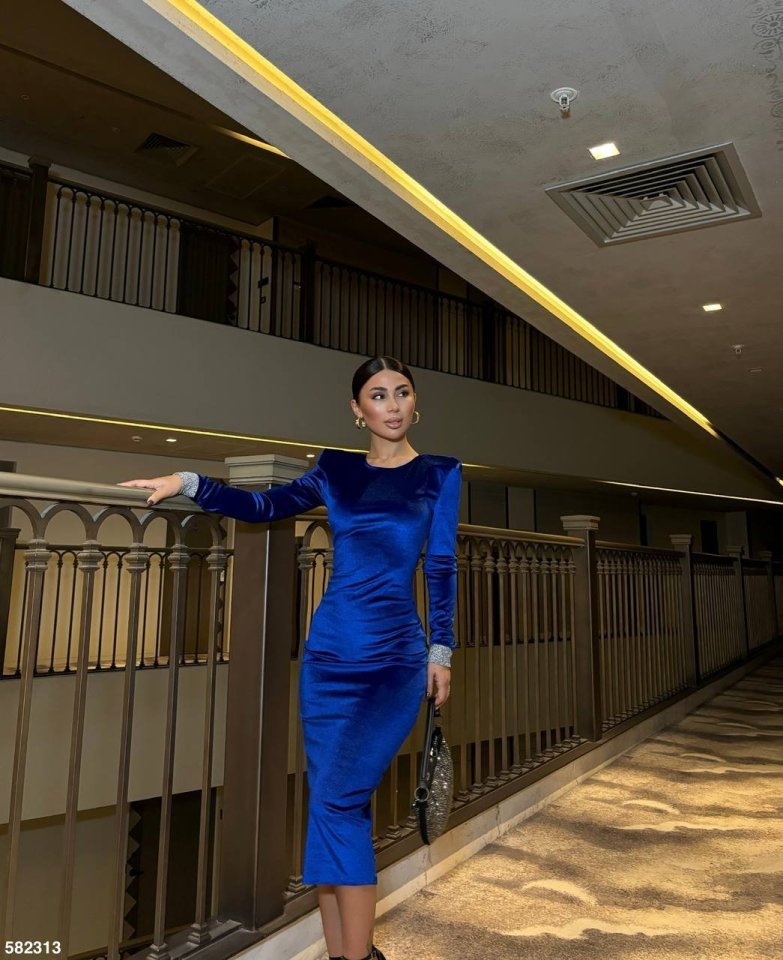 Kadın Bisiklet Yaka Vatkalı Manşet Detay Kadife Kumaş Midi Boy Elbise - Görsel 2