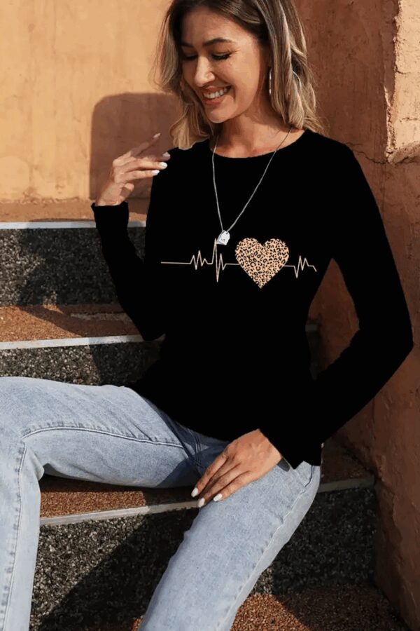 Kadın Uzun Kollu Bisiklet Yaka Kalp Desenli Bluz