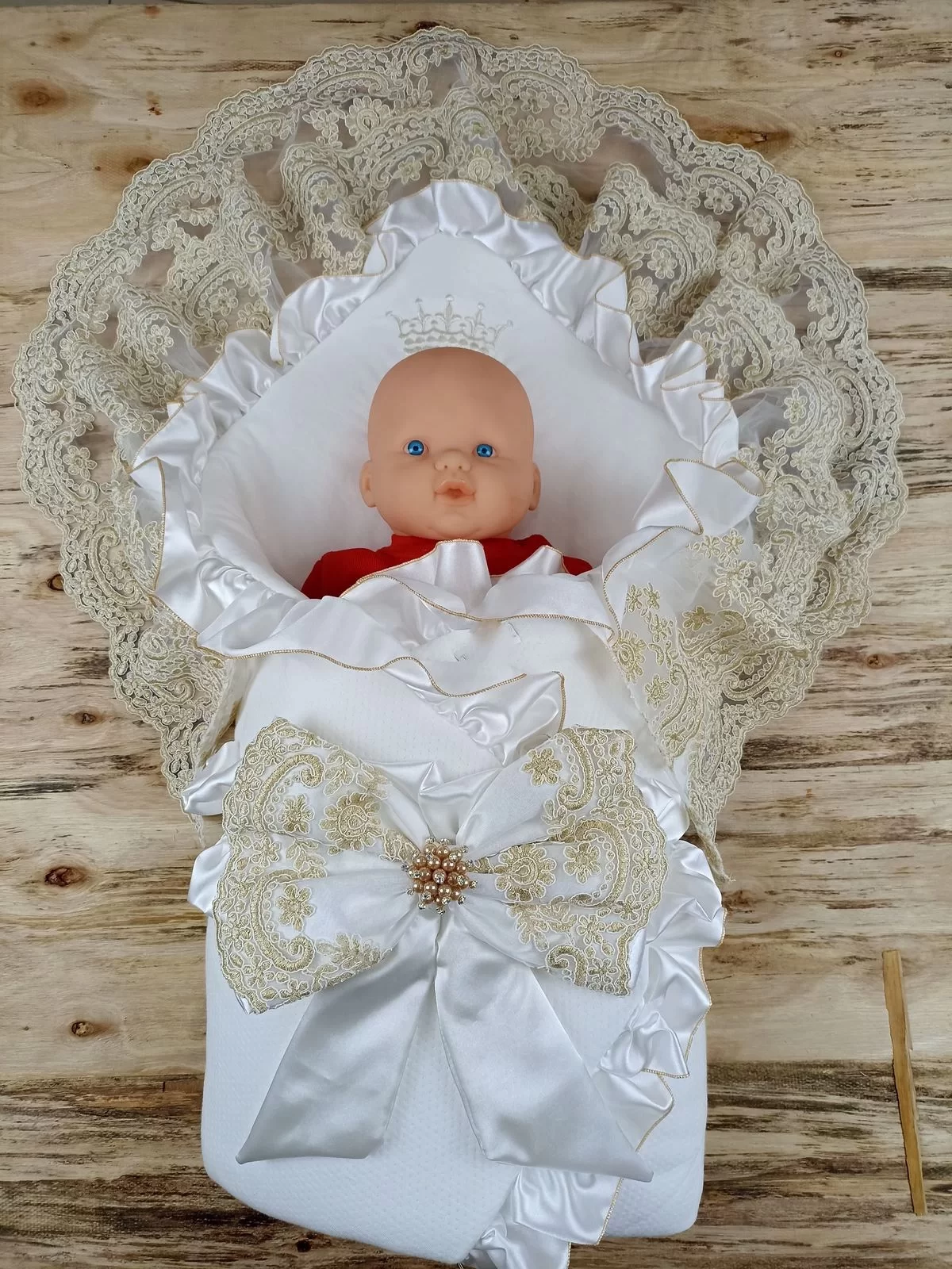 Sahra Taç Nakışlı İnci Ve Dantel Fiyonklu Çift Dantel Duvaklı Trilüks Kundak Bebek Battaniyesi - Görsel 2