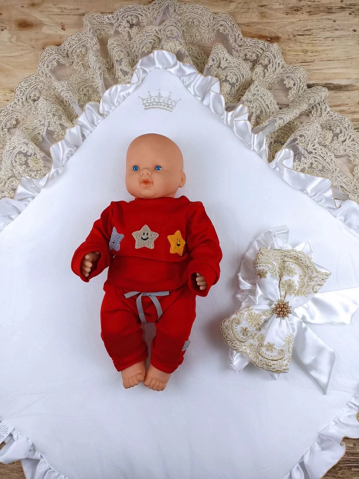 Sahra Taç Nakışlı İnci Ve Dantel Fiyonklu Çift Dantel Duvaklı Trilüks Kundak Bebek Battaniyesi - Görsel 3