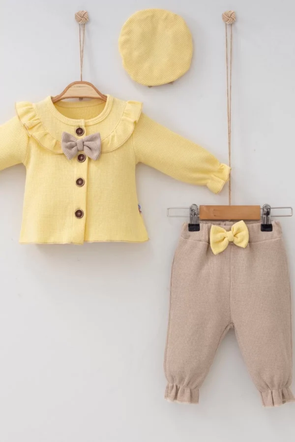 Yaka Fırfırlı Şapkalı 3'lü Kız Bebek Takımı