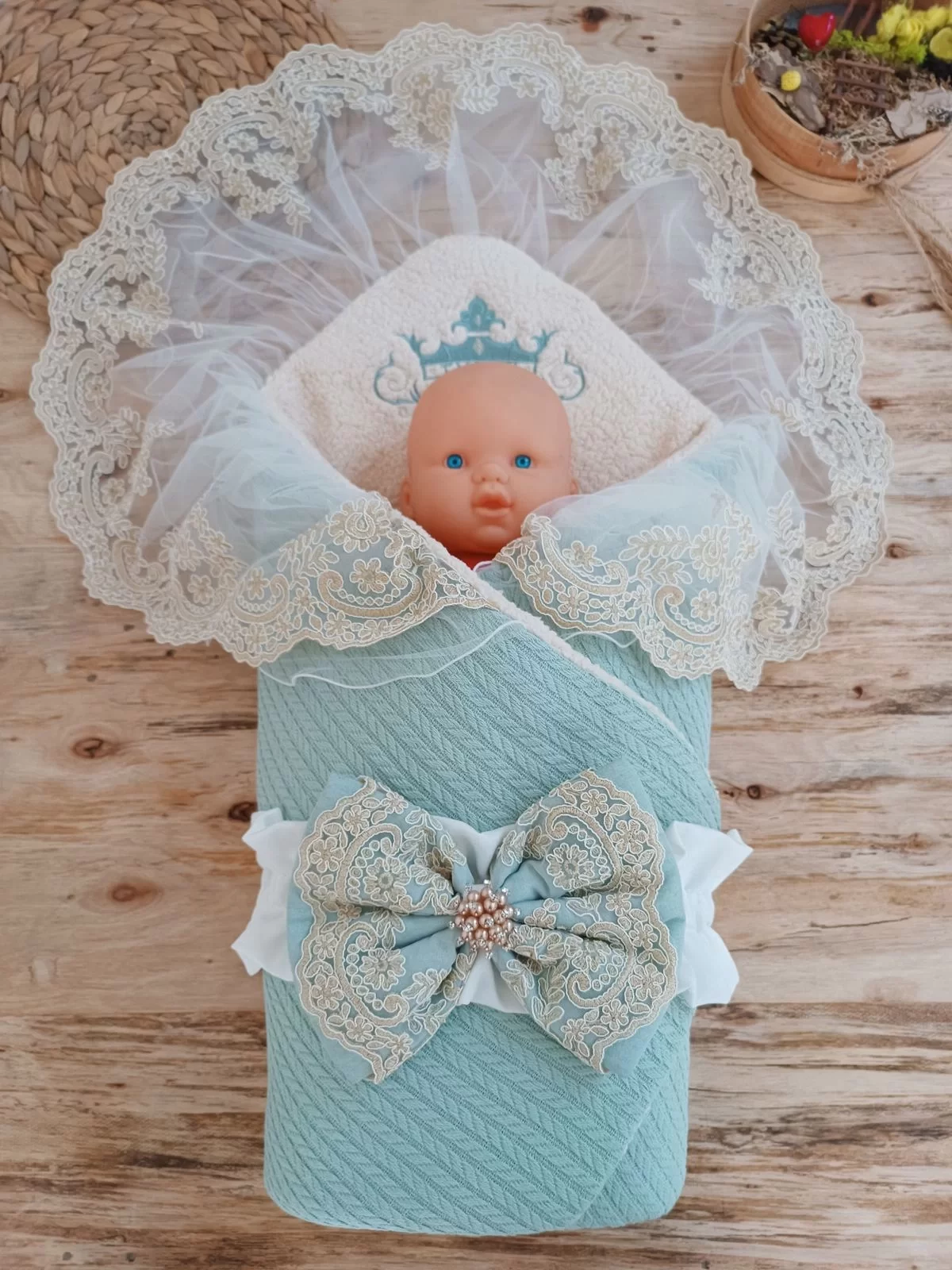 Yenidoğan Kuzulu Taç Nakış Güpürlü Fiyonklu Duvaklı Prizma Taş Unisex Kundak Bebek Battaniyesi - Görsel 2