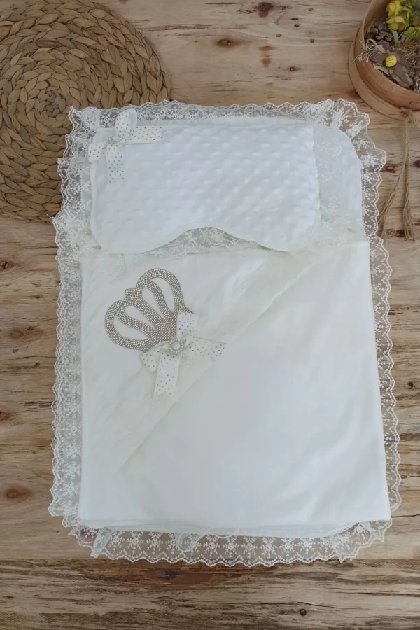 Yenidoğan Topitos Taşlı Taç Nakışlı İnci Fiyonk Dantelli 3lü Alt Açma Seti